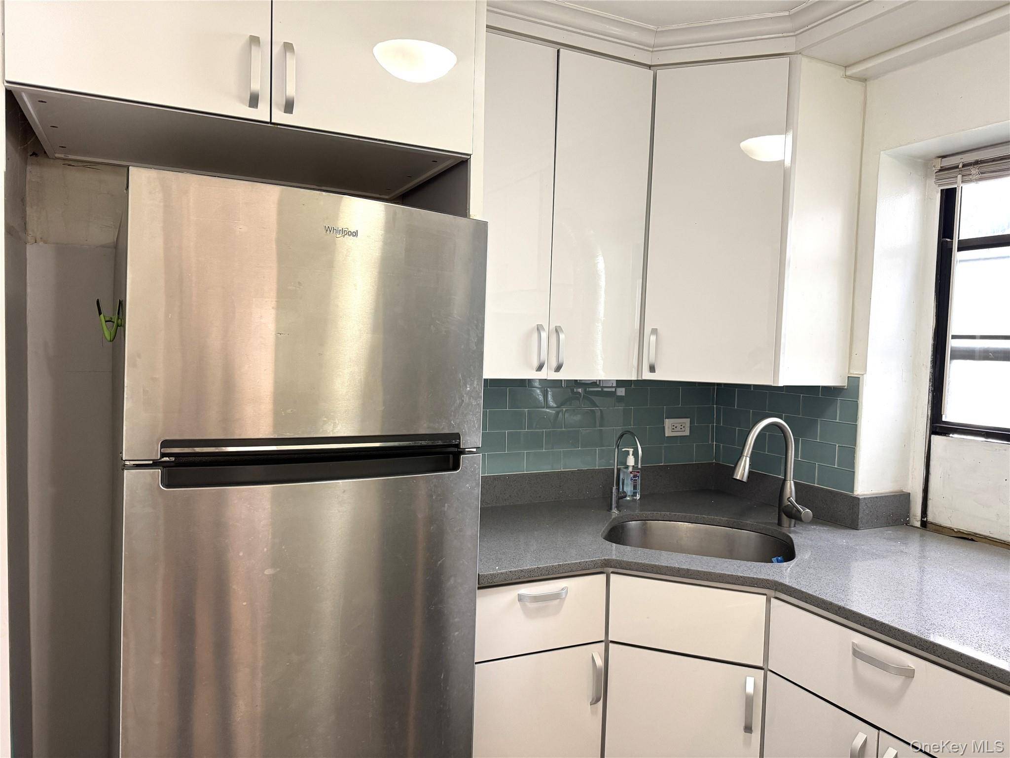 1 Bedroom Home for Sale in Kew Garden Hills - New York - USA - 6