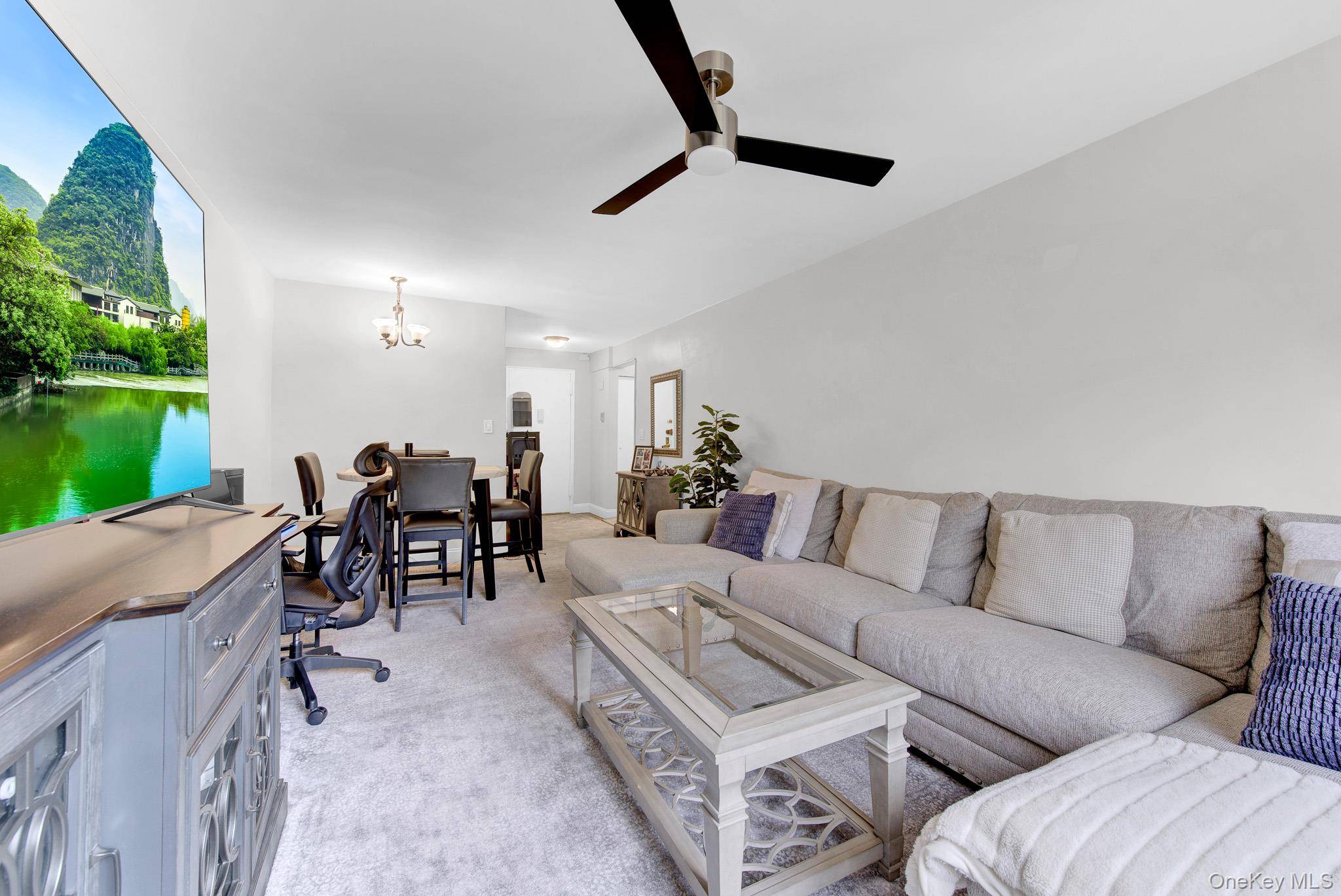 Apartamento de 1 Dormitorio en Venta en Mineola - Nueva York - EE. UU. - 1
