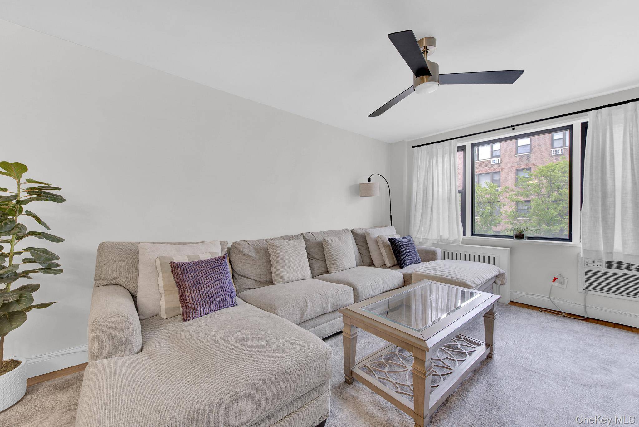 Apartamento de 1 Dormitorio en Venta en Mineola - Nueva York - EE. UU. - 3