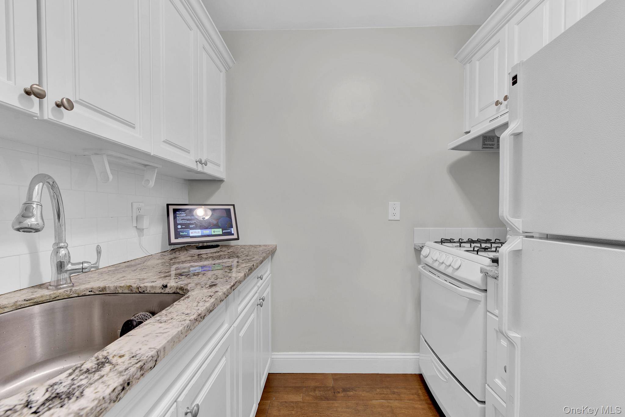 Apartamento de 1 Dormitorio en Venta en Mineola - Nueva York - EE. UU. - 4