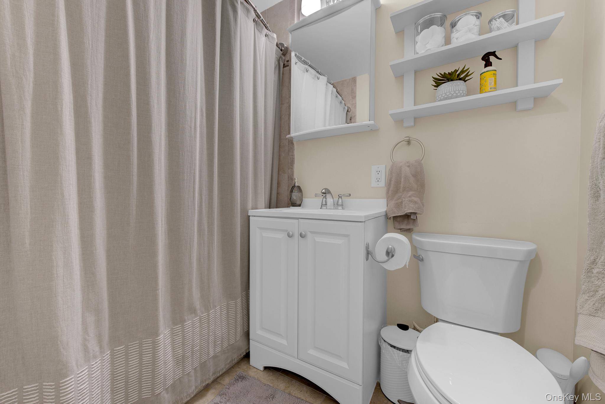 Apartamento de 1 Dormitorio en Venta en Mineola - Nueva York - EE. UU. - 8