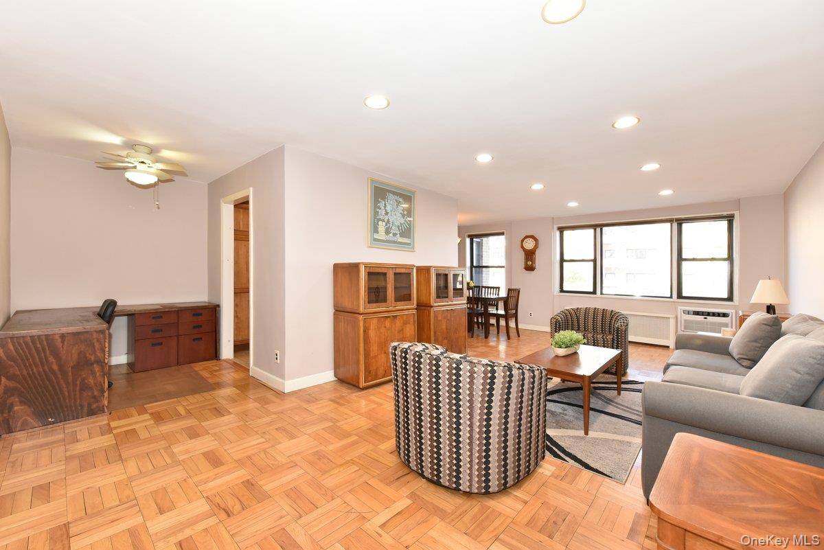 Apartamento de 1 Dormitorio en Venta en Mineola - Nueva York - EE. UU. - 2