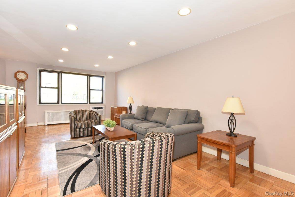 Apartamento de 1 Dormitorio en Venta en Mineola - Nueva York - EE. UU. - 3