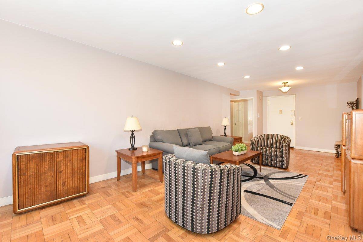 Apartamento de 1 Dormitorio en Venta en Mineola - Nueva York - EE. UU. - 4