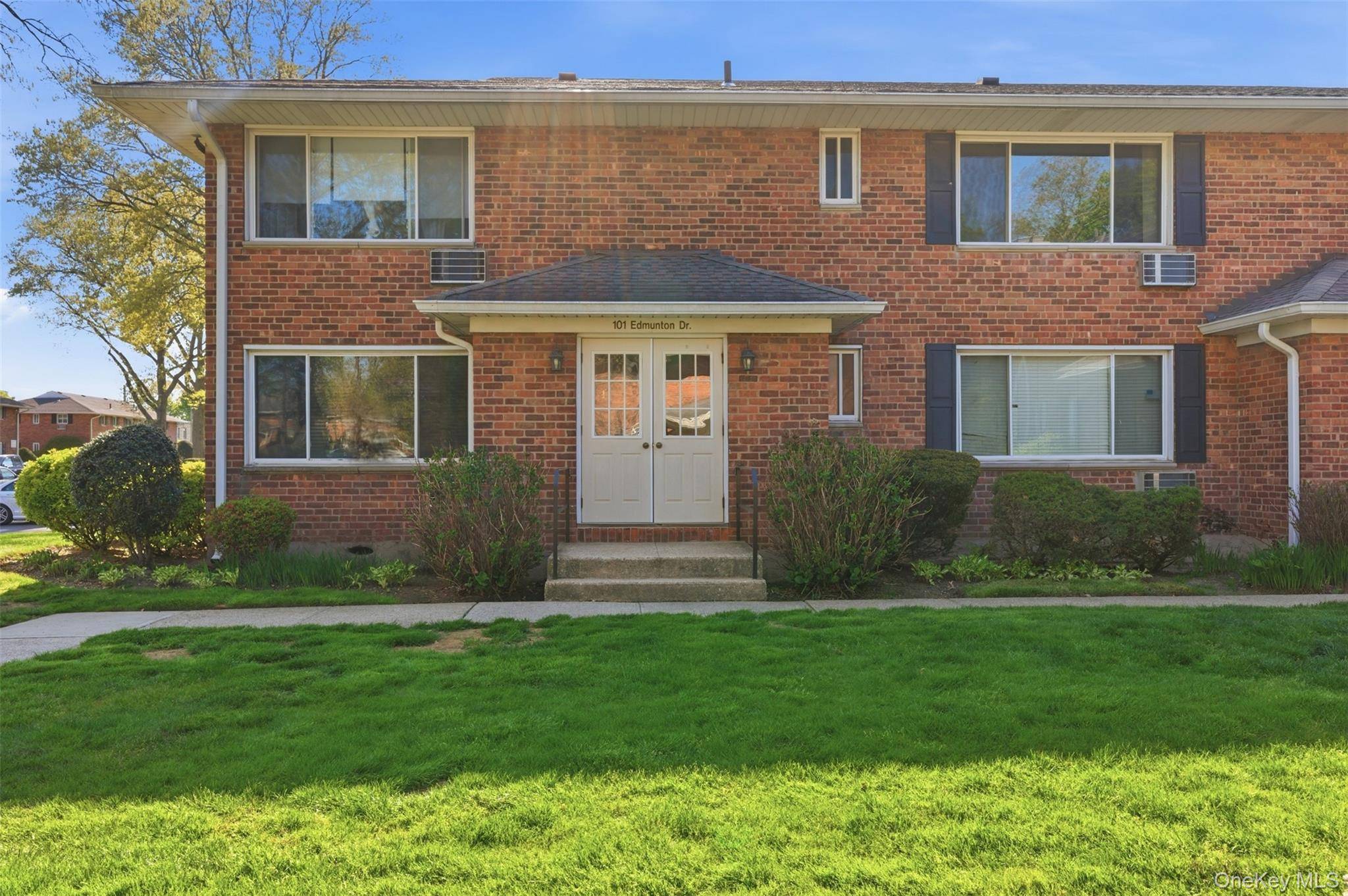 1 Bedroom Home for Sale in North Babylon - New York - USA - 1