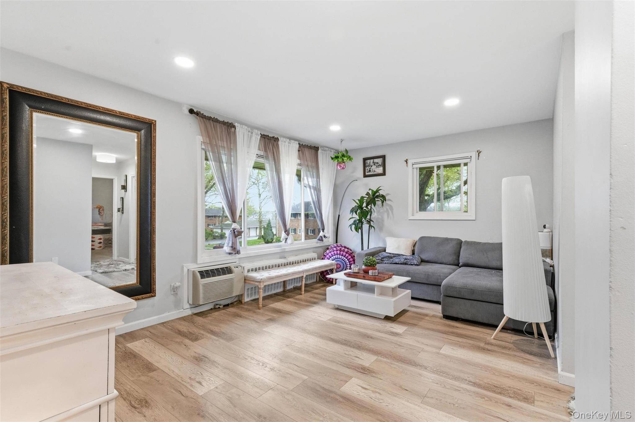 1 Bedroom Home for Sale in North Babylon - New York - USA - 2