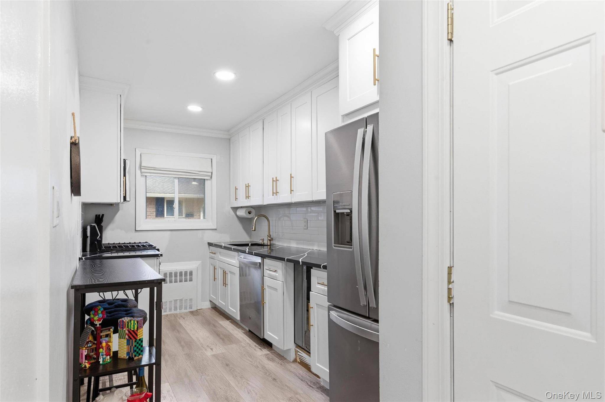 1 Bedroom Home for Sale in North Babylon - New York - USA - 8