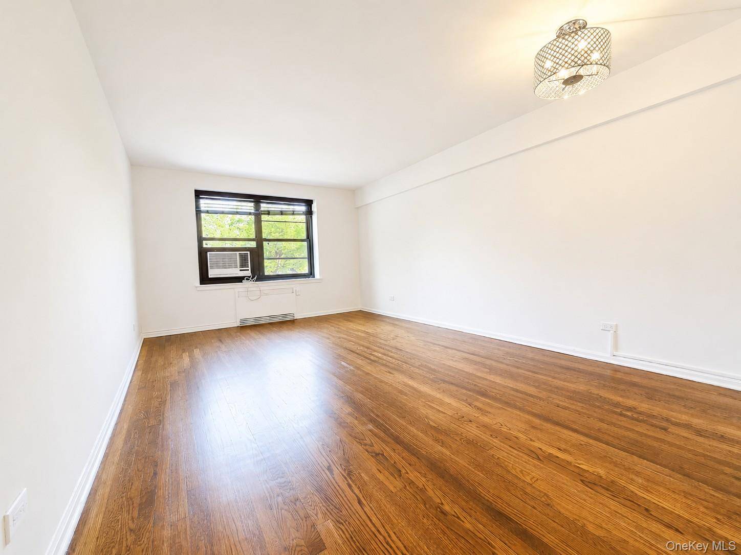 Apartamento com 1 Quartos à Venda em Oakland Gardens - Nova Iorque - EUA - 2