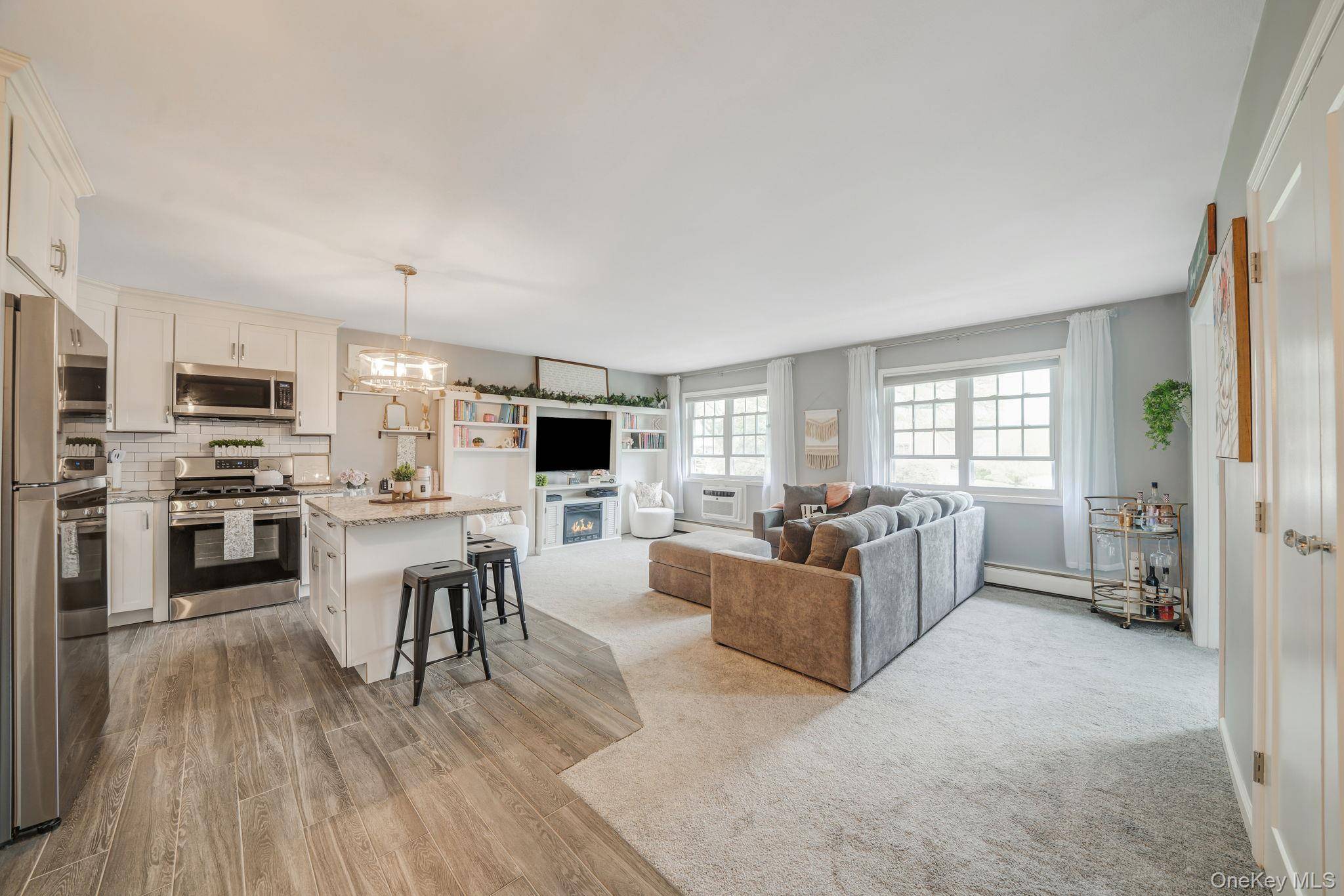 Apartamento de 1 Dormitorio en Venta en Port Jefferson Station - Nueva York - EE. UU. - 1