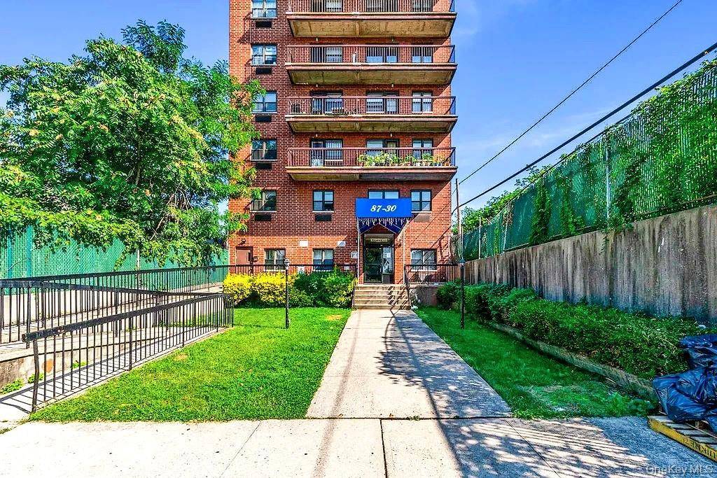 Apartamento de 1 Dormitorio en Venta en Rego Park - Nueva York - EE. UU. - 1