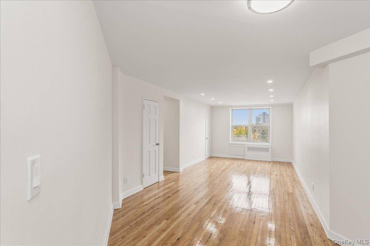 Apartamento com 1 Quartos à Venda em Rego Park - Nova Iorque - EUA - 4