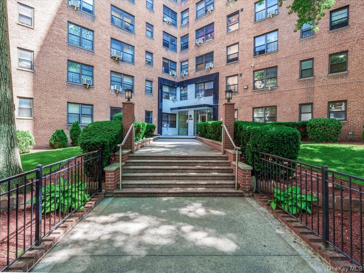Apartamento de 1 Dormitorio en Venta en Rego Park - Nueva York - EE. UU. - 4