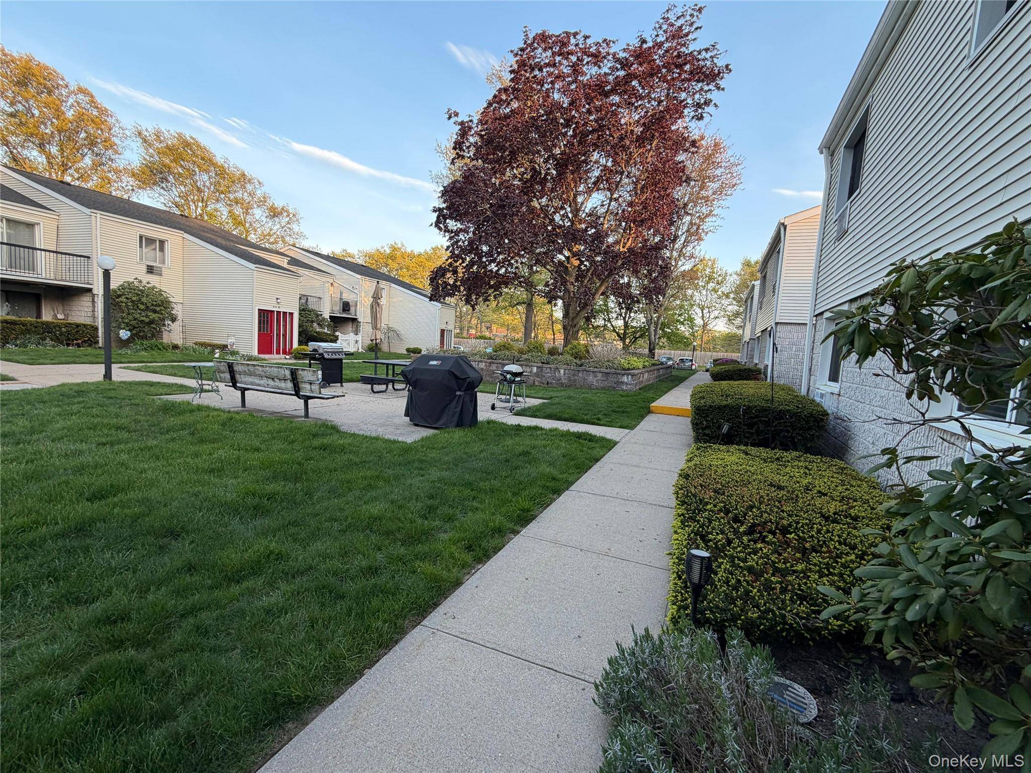 1 Bedroom Home for Sale in Ronkonkoma - New York - USA - 3