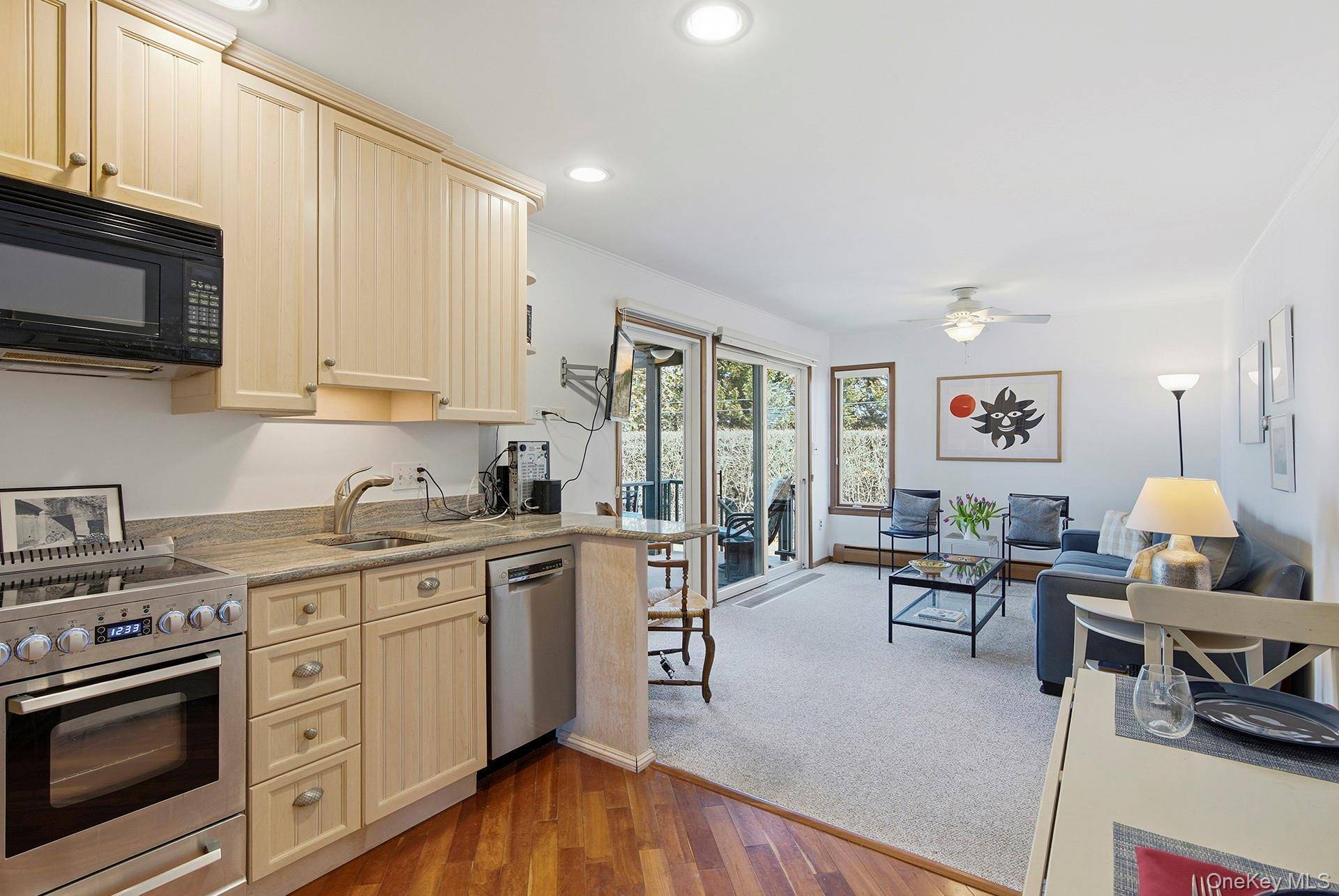 1 Bedroom Home for Sale in Shelter Island Heights - New York - USA - 4