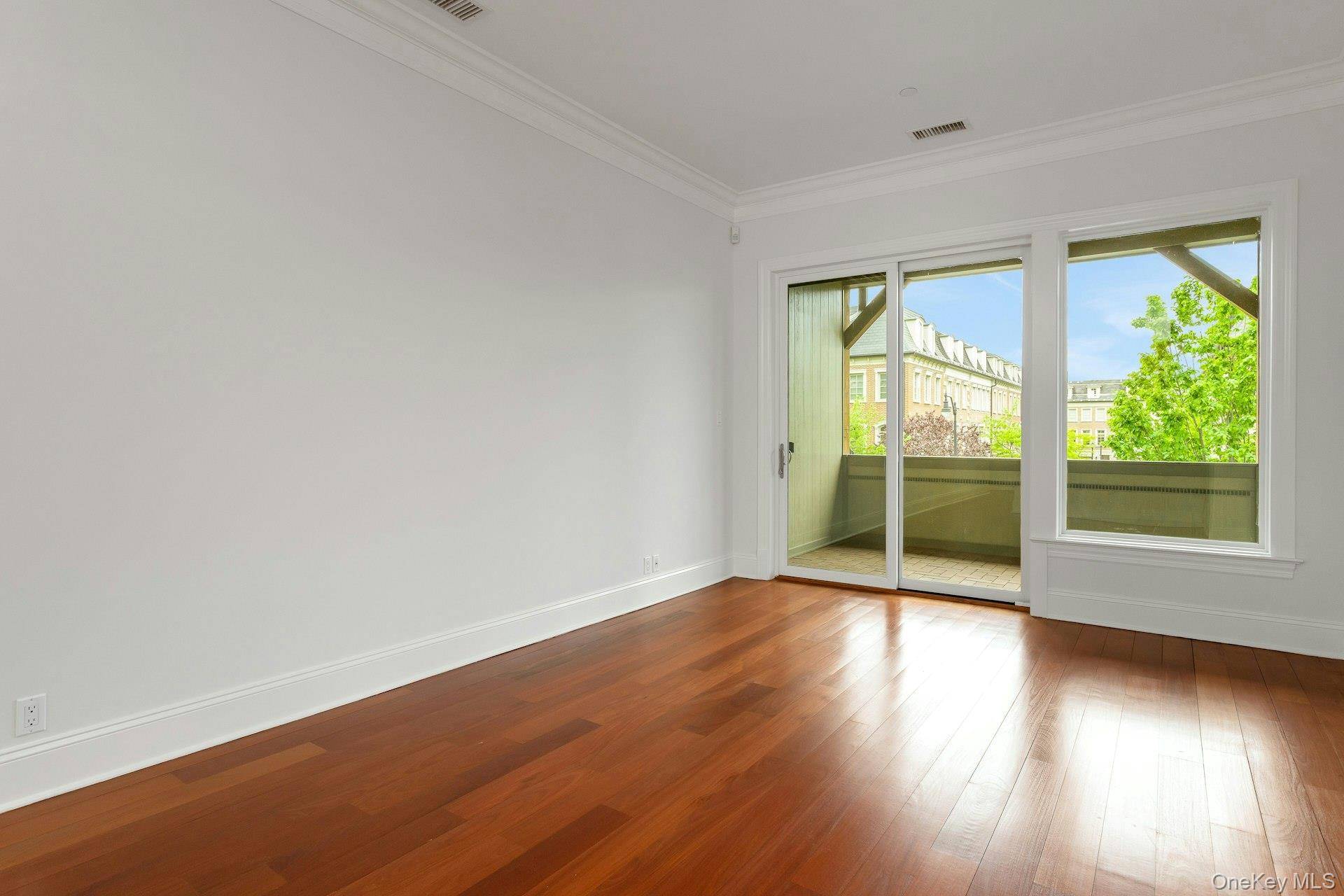 1 Bedroom Home for Sale in Tarrytown - New York - USA - 7