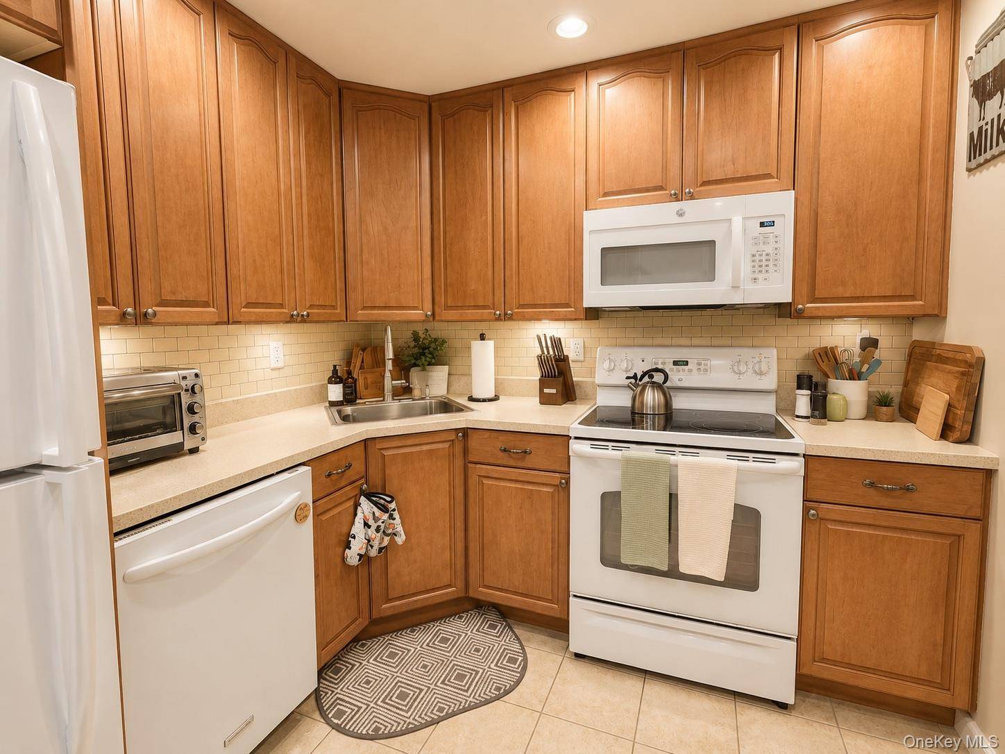 1 Bedroom Home for Sale in West Babylon - New York - USA - 3