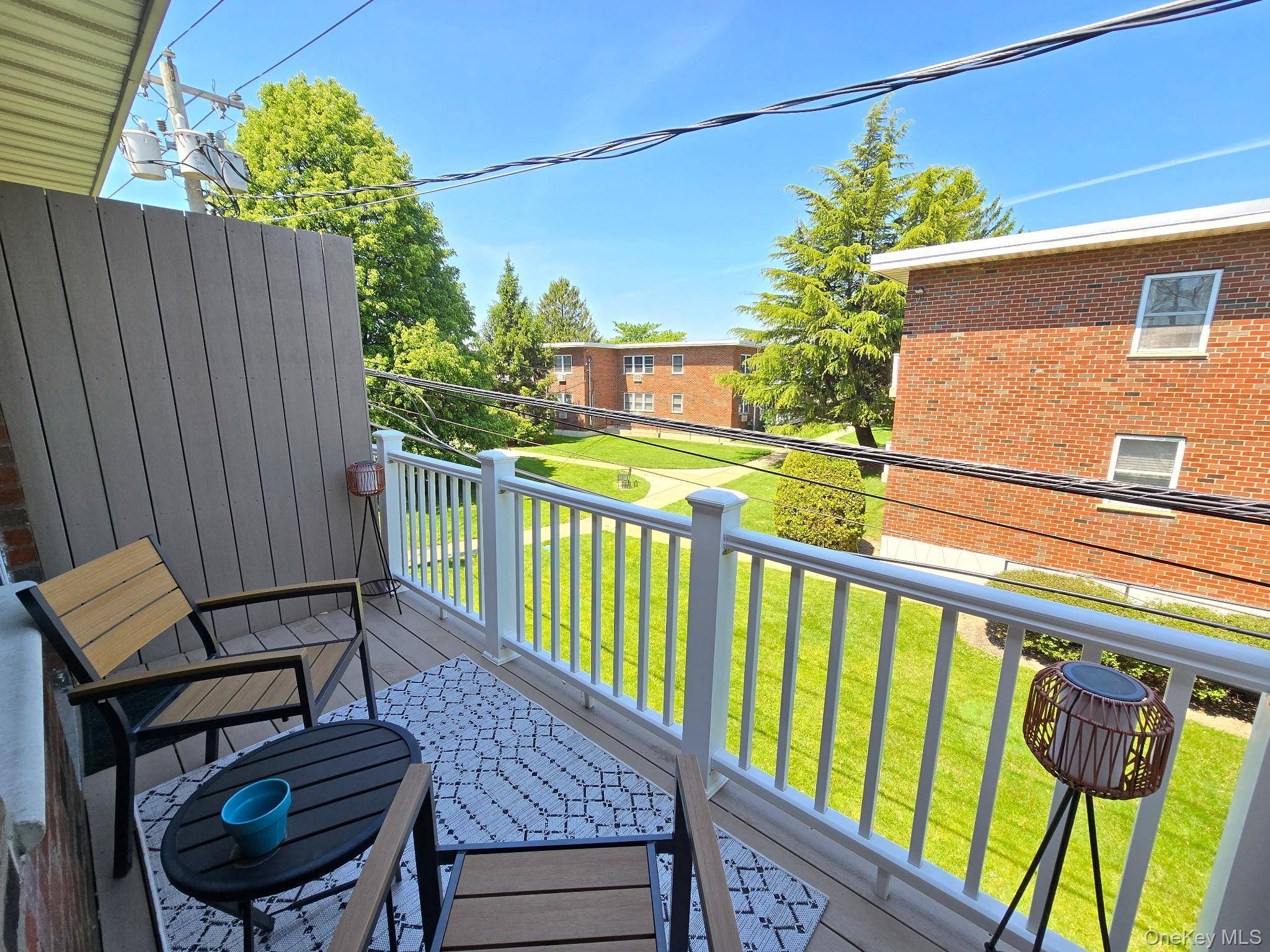 1 Bedroom Home for Sale in West Babylon - New York - USA - 8