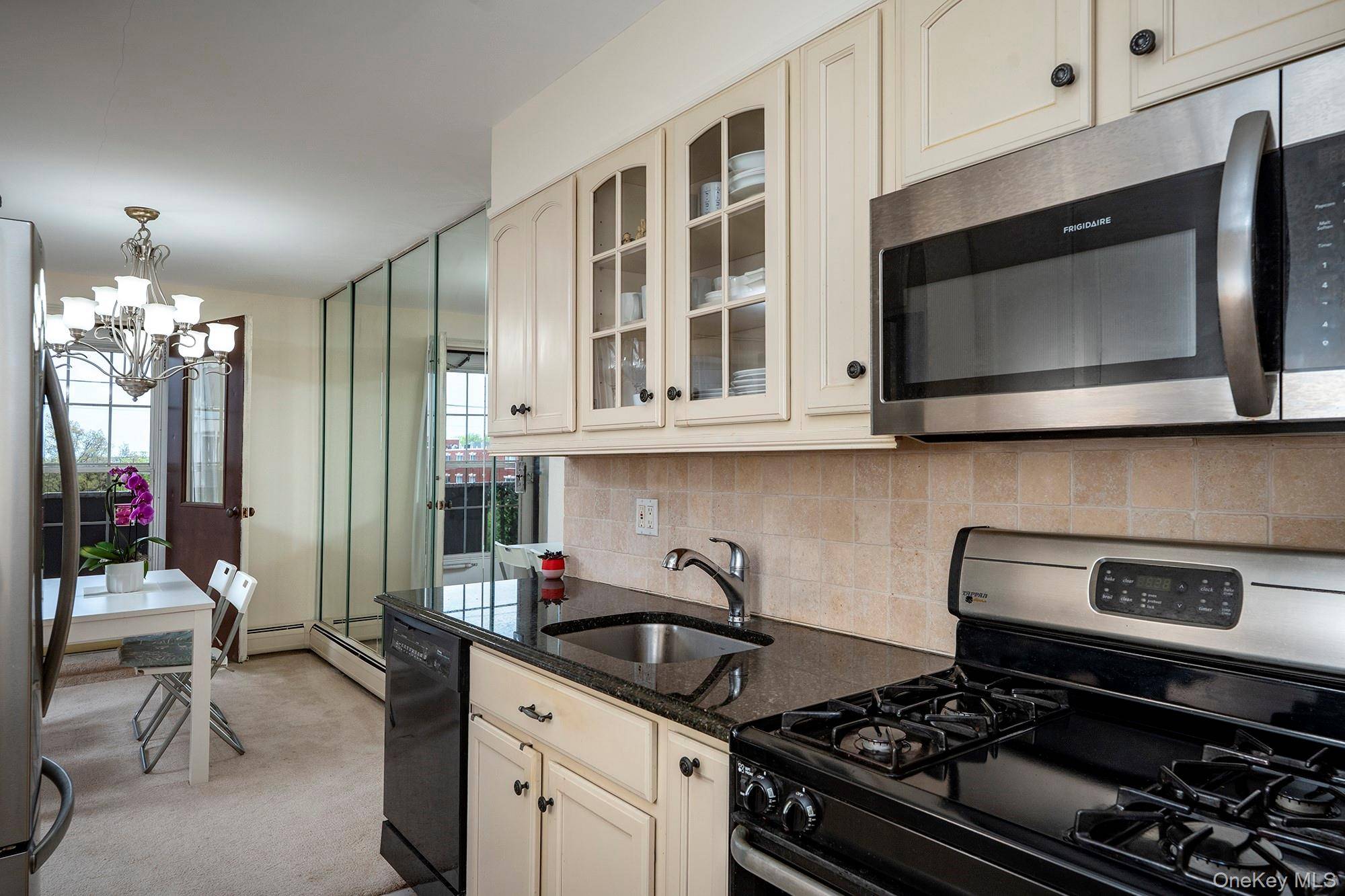 1 Bedroom Home for Sale in Westbury - New York - USA - 1