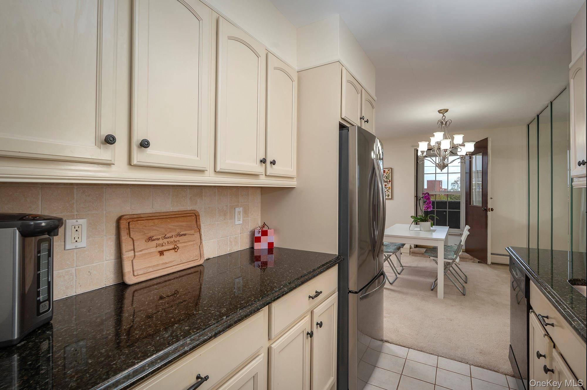 1 Bedroom Home for Sale in Westbury - New York - USA - 2
