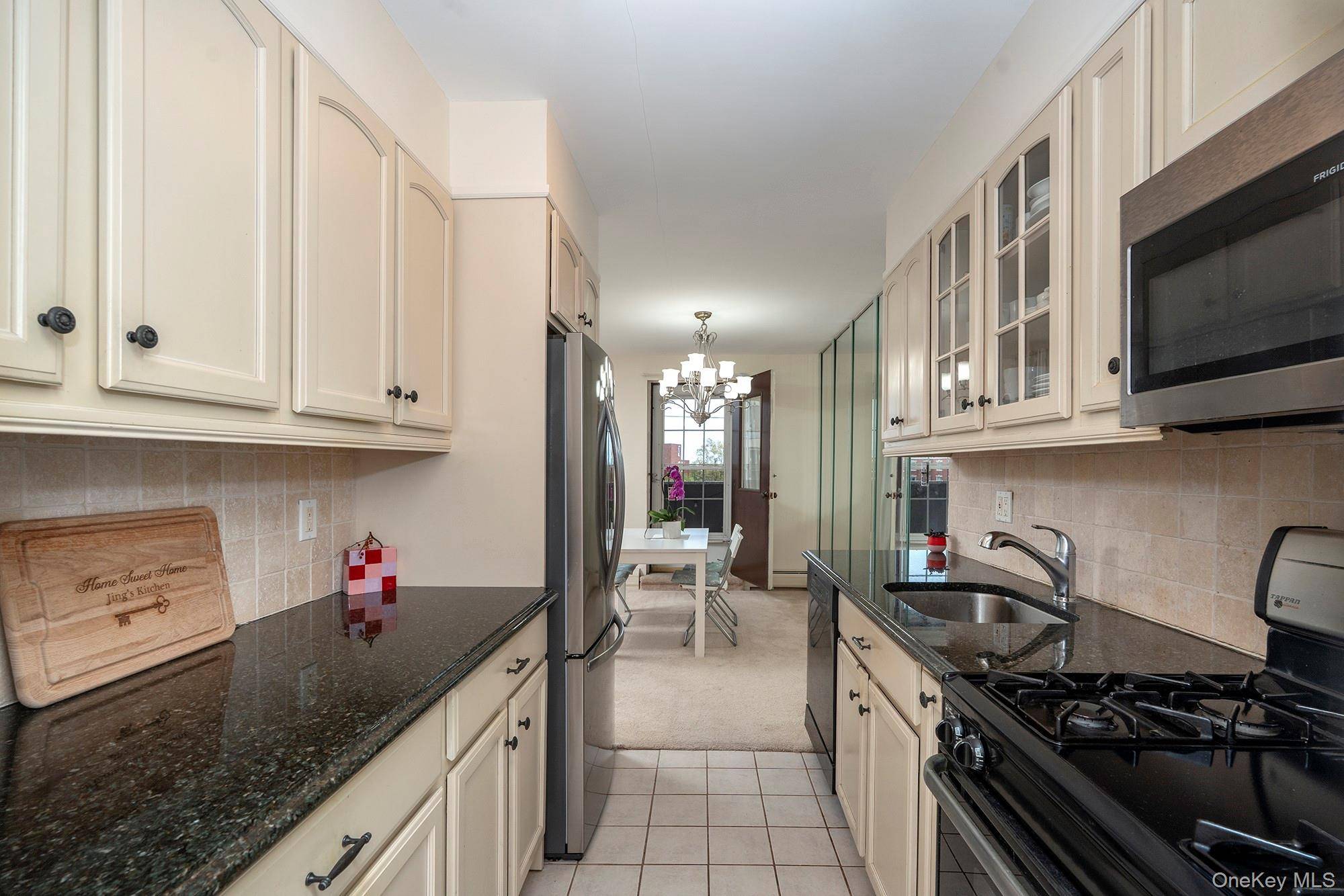 1 Bedroom Home for Sale in Westbury - New York - USA - 3