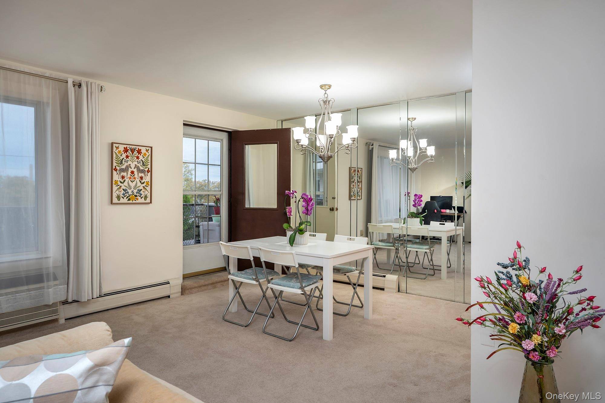 1 Bedroom Home for Sale in Westbury - New York - USA - 5