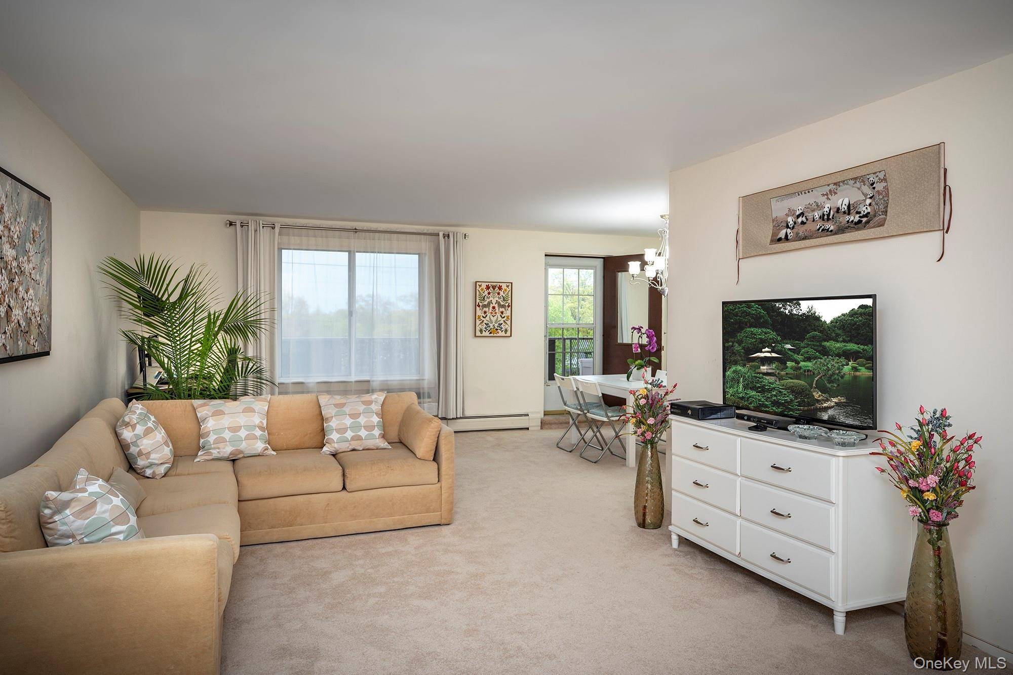 1 Bedroom Home for Sale in Westbury - New York - USA - 7