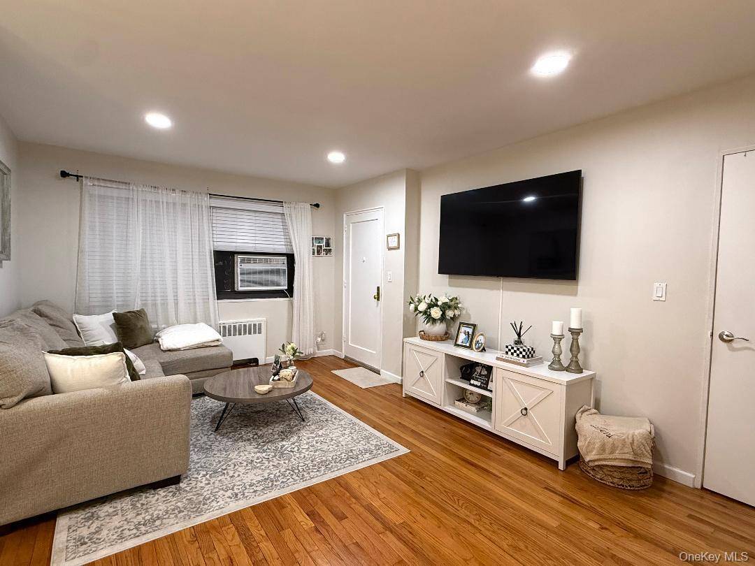 Apartamento com 1 Quartos à Venda em Whitestone - Nova Iorque - EUA - 2