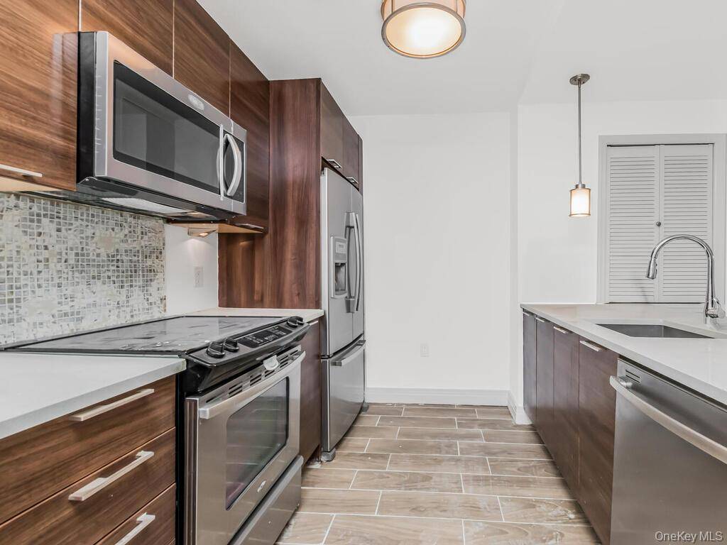 1 Bedroom Home for Sale in Yonkers - New York - USA - 2
