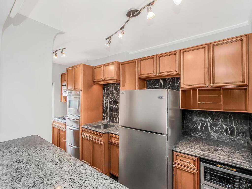 1 Bedroom Home for Sale in Yonkers - New York - USA - 1