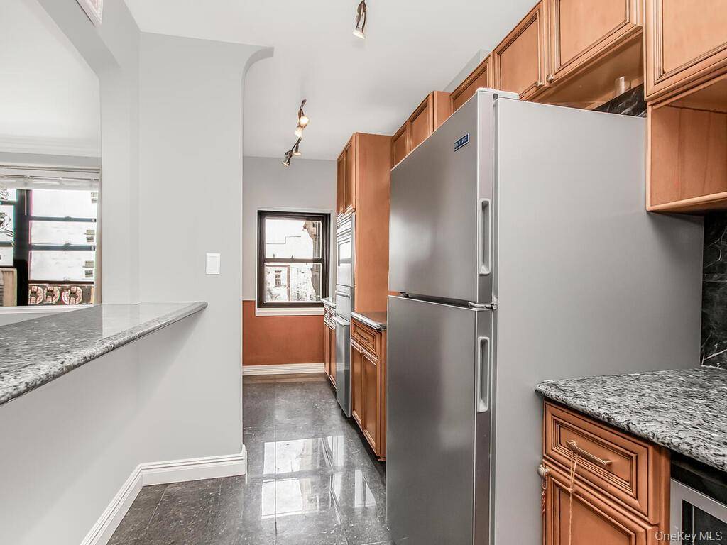 1 Bedroom Home for Sale in Yonkers - New York - USA - 2