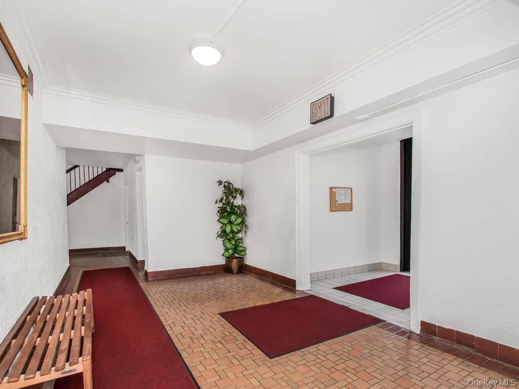 1 Bedroom Home for Sale in Yonkers - New York - USA - 8