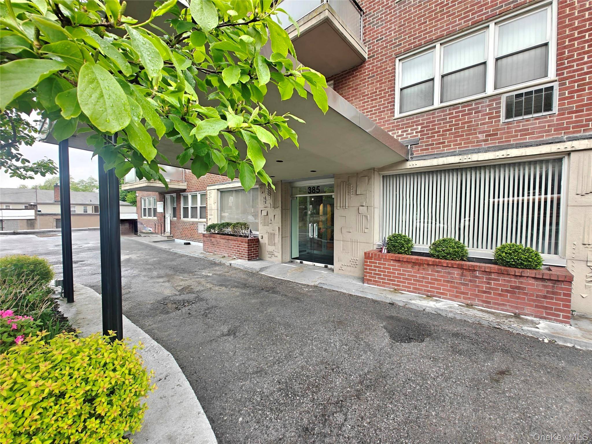 1 Bedroom Home for Sale in Yonkers - New York - USA - 2