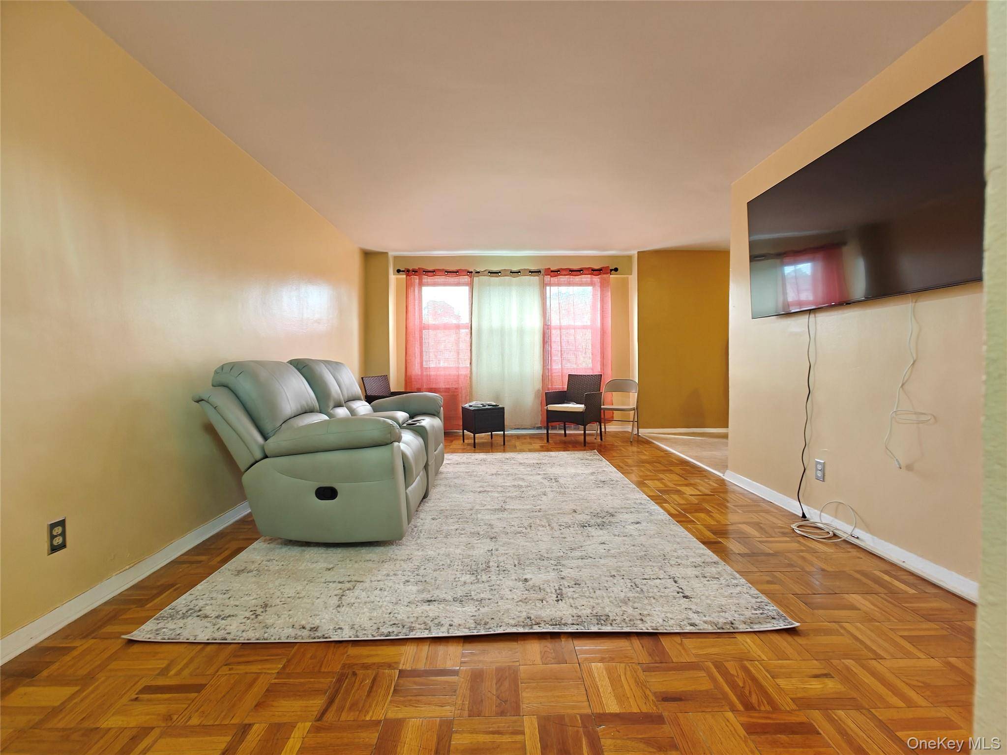 1 Bedroom Home for Sale in Yonkers - New York - USA - 5