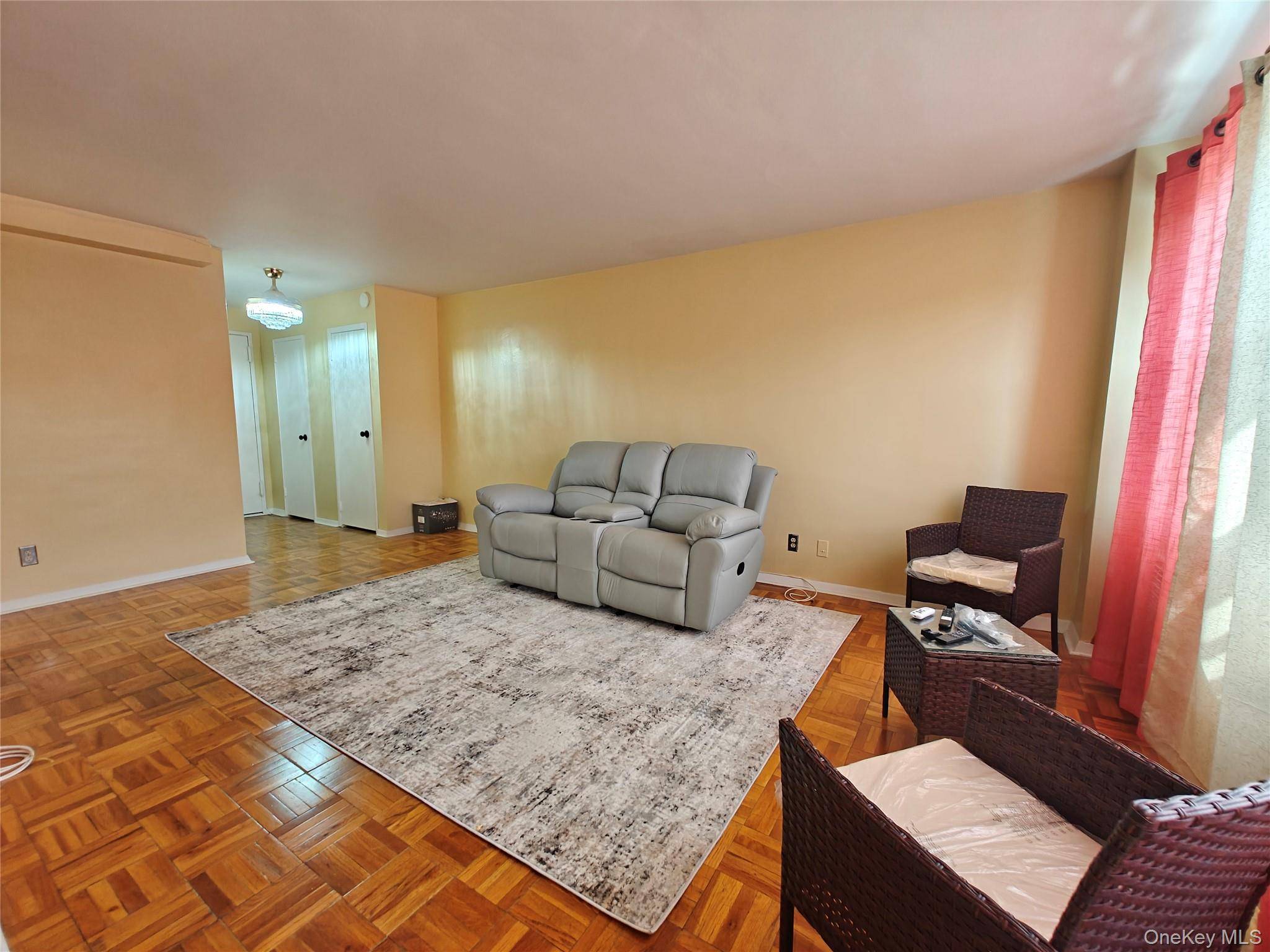 1 Bedroom Home for Sale in Yonkers - New York - USA - 6