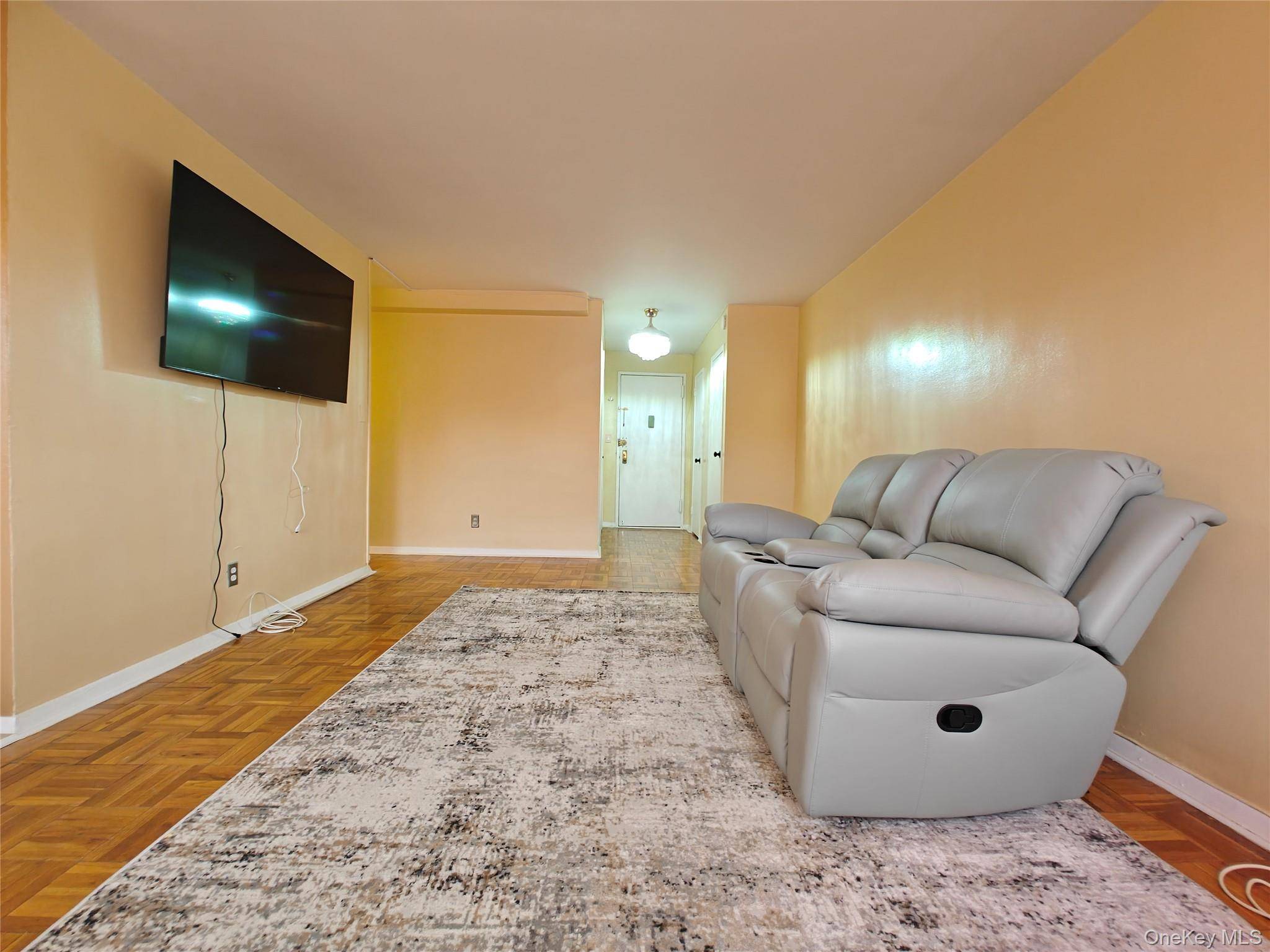 1 Bedroom Home for Sale in Yonkers - New York - USA - 7
