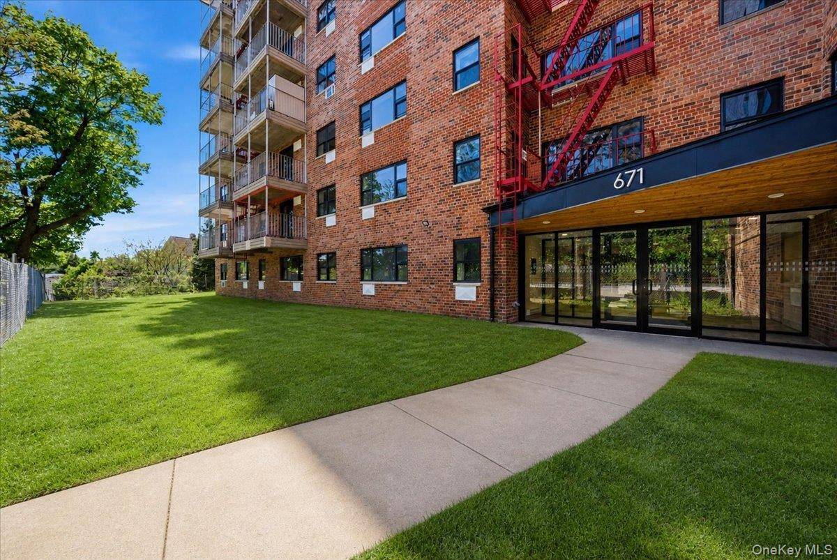 1 Bedroom Home for Sale in Yonkers - New York - USA - 2
