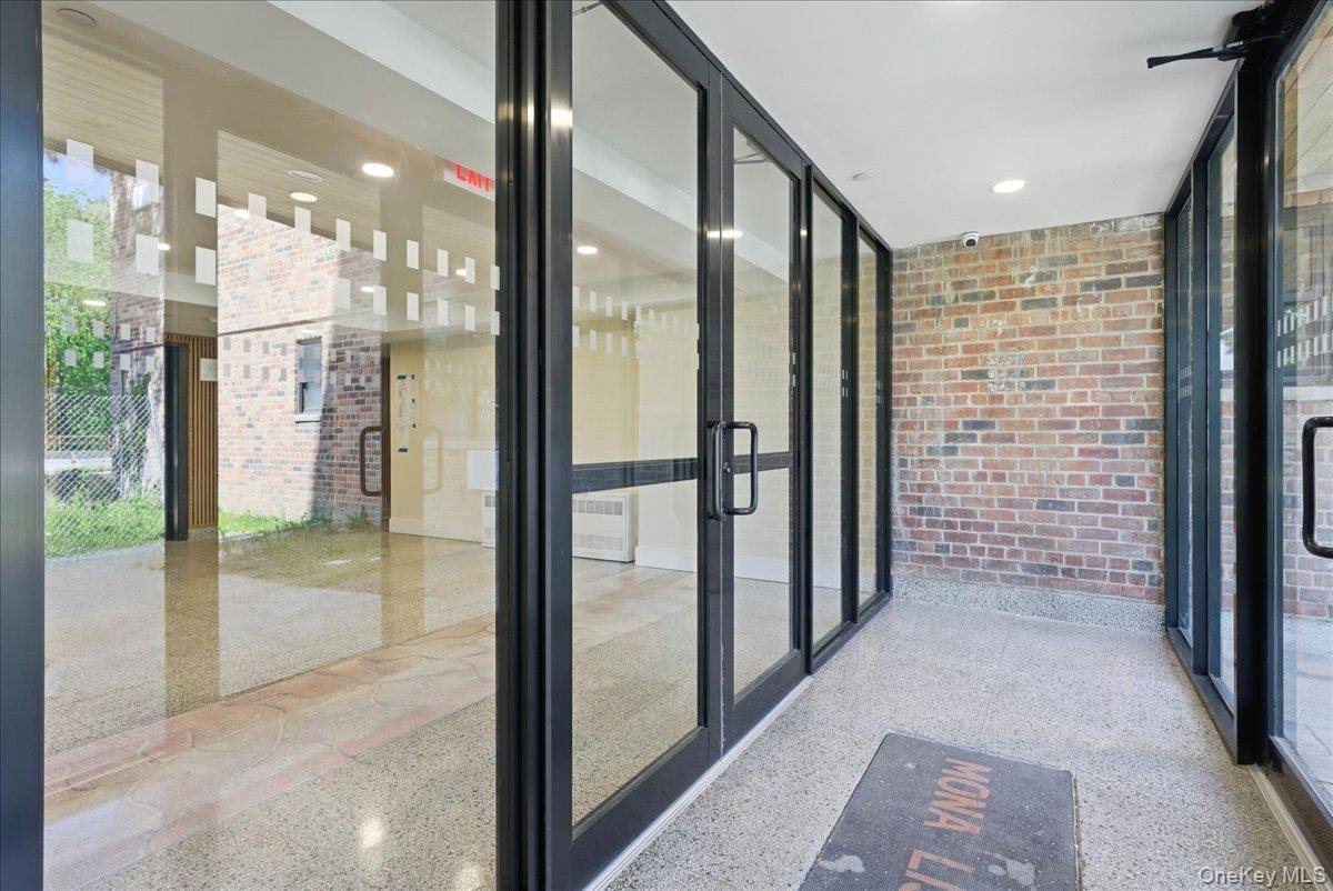 1 Bedroom Home for Sale in Yonkers - New York - USA - 6