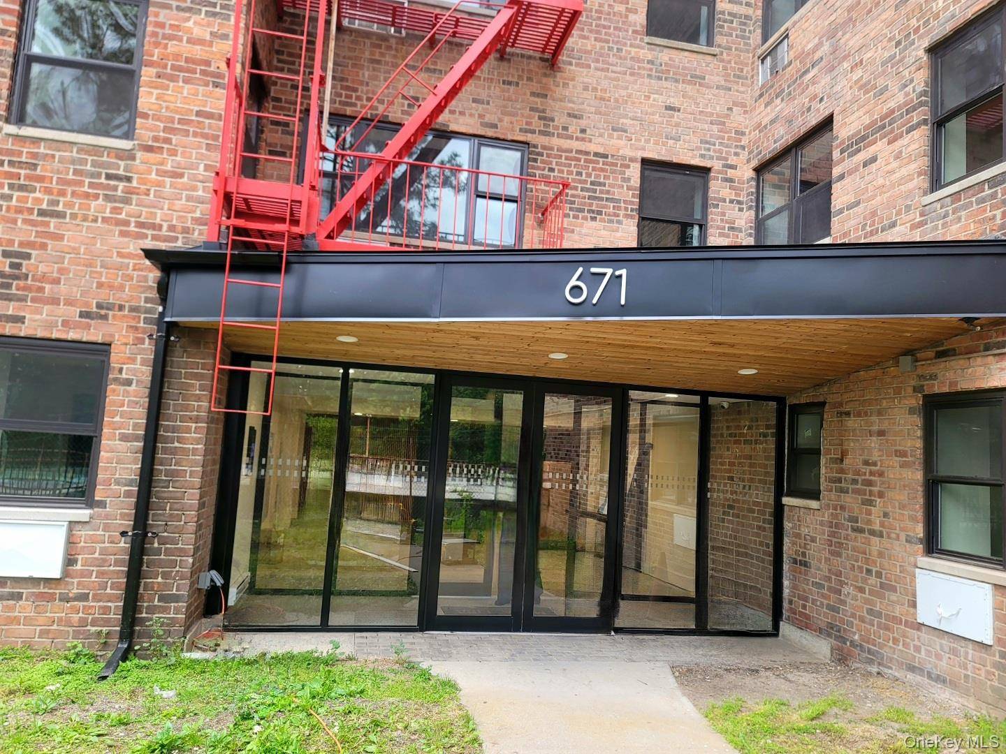 1 Bedroom Home for Sale in Yonkers - New York - USA - 1
