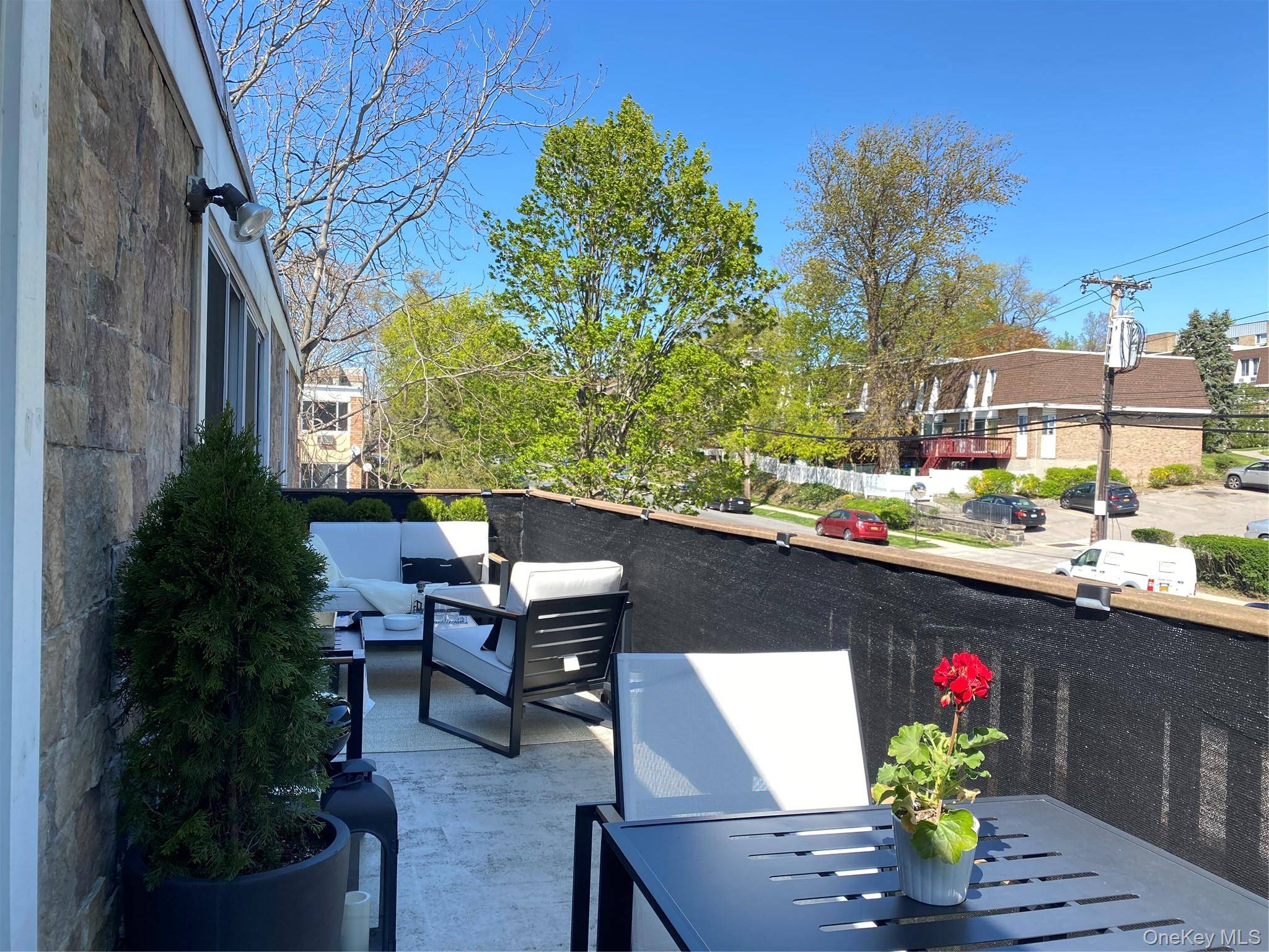 1 Bedroom Home for Sale in Yonkers - New York - USA - 2