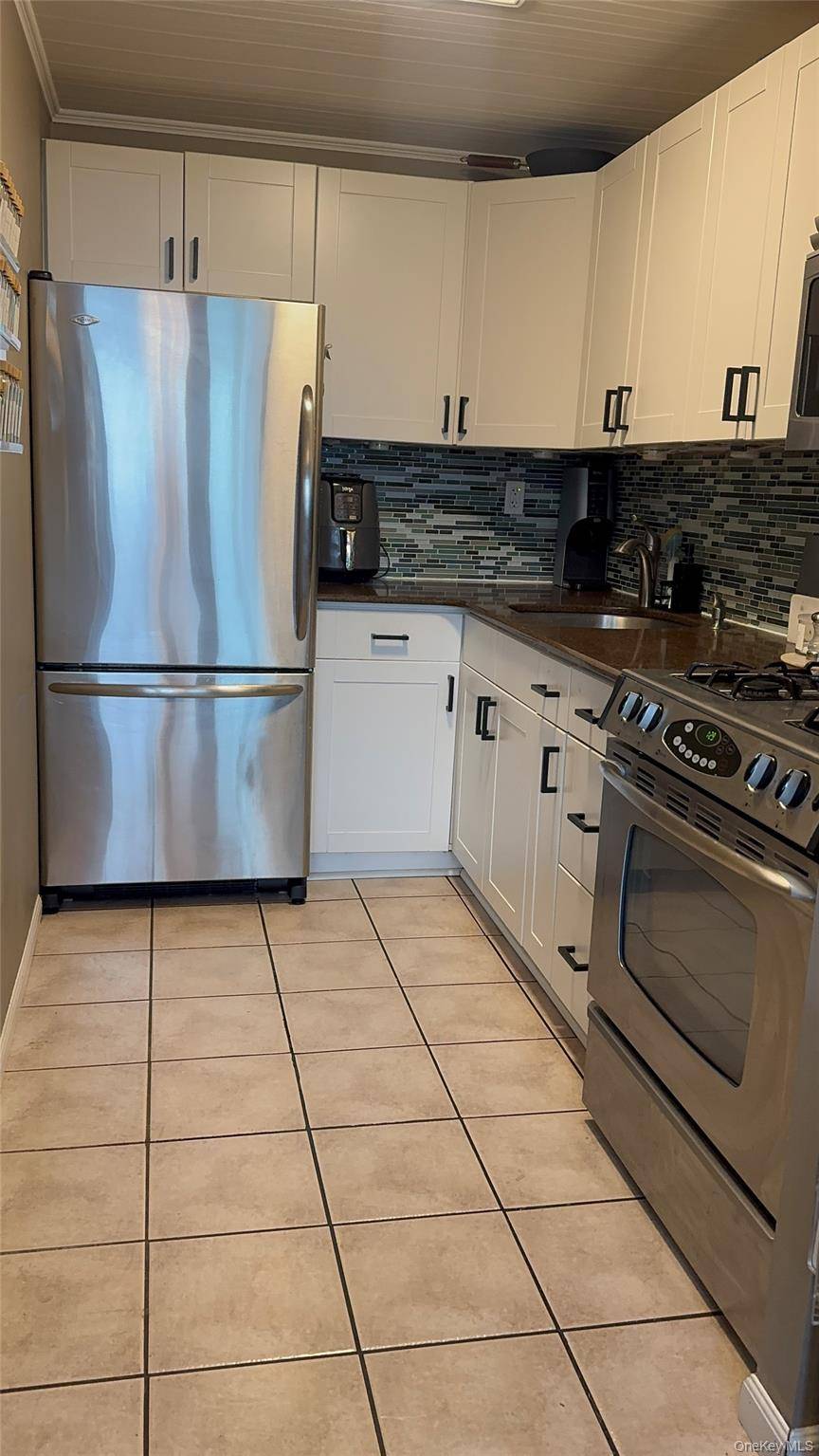 1 Bedroom Home for Sale in Yonkers - New York - USA - 4