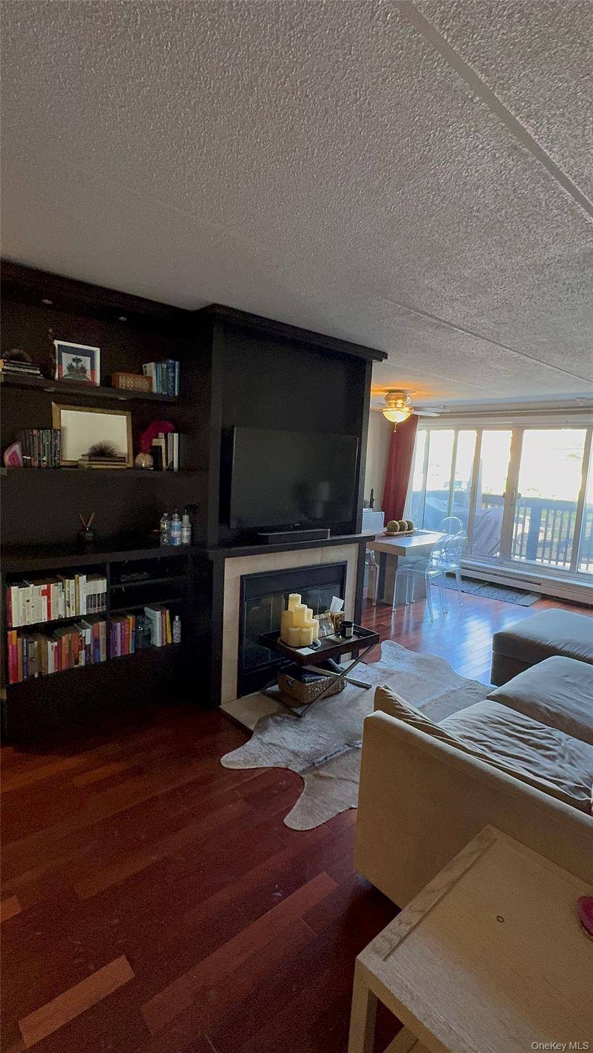 1 Bedroom Home for Sale in Yonkers - New York - USA - 6