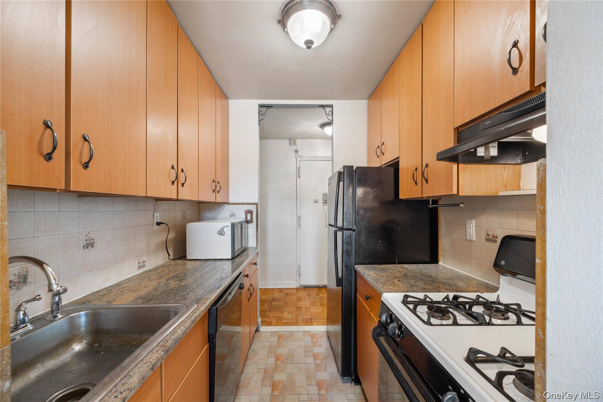 1 Bedroom Home for Sale in Yonkers - New York - USA - 8