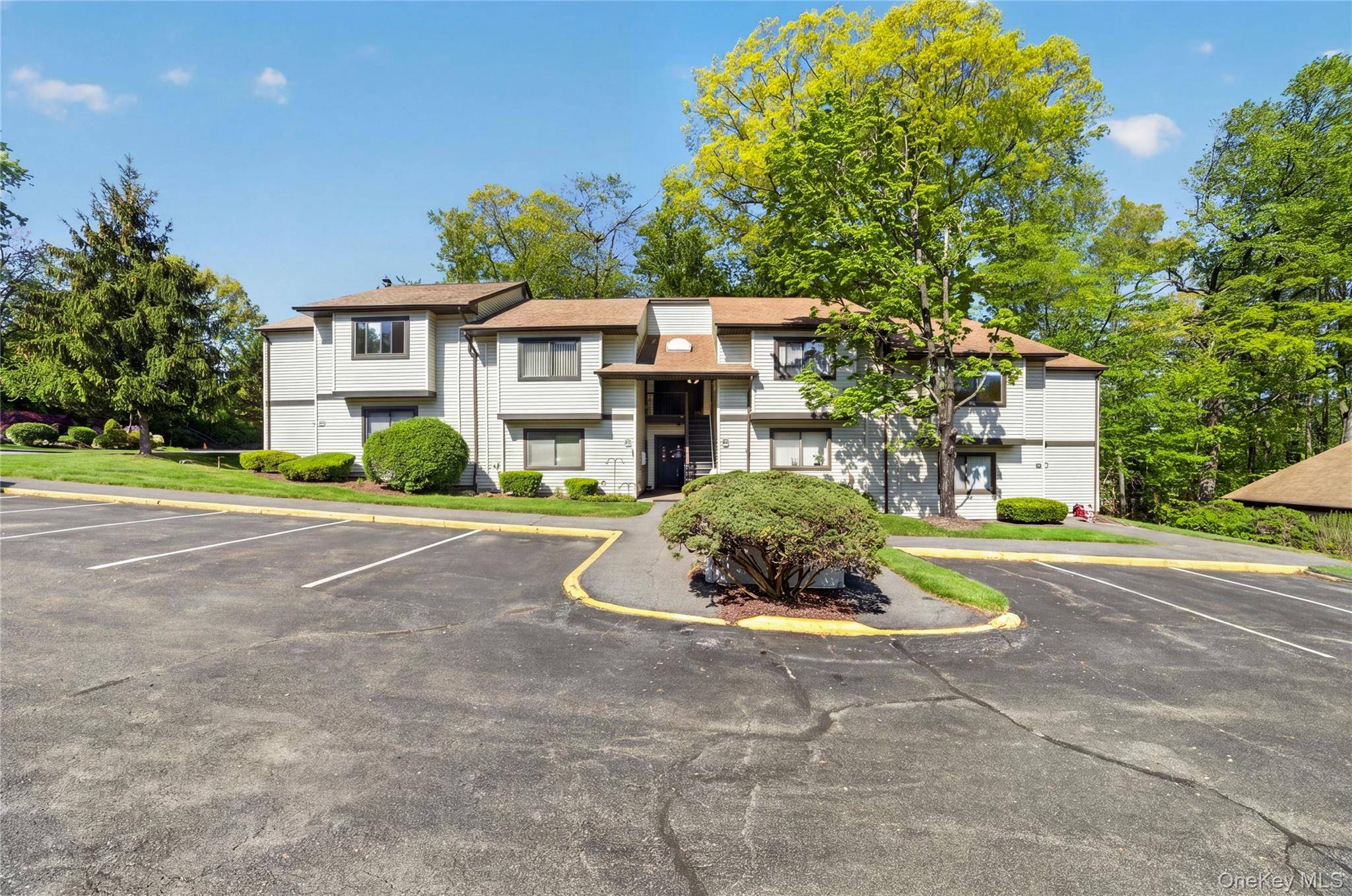 1 Bedroom Home for Sale in Yorktown Heights - New York - USA - 3