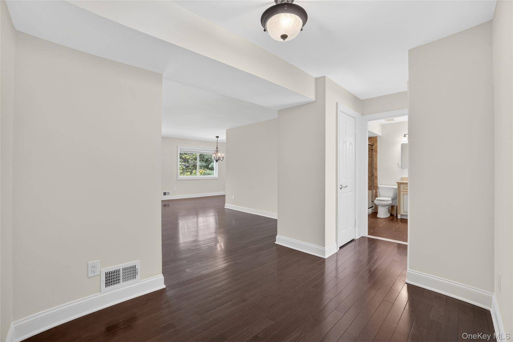 1 Bedroom Home for Sale in Yorktown Heights - New York - USA - 4