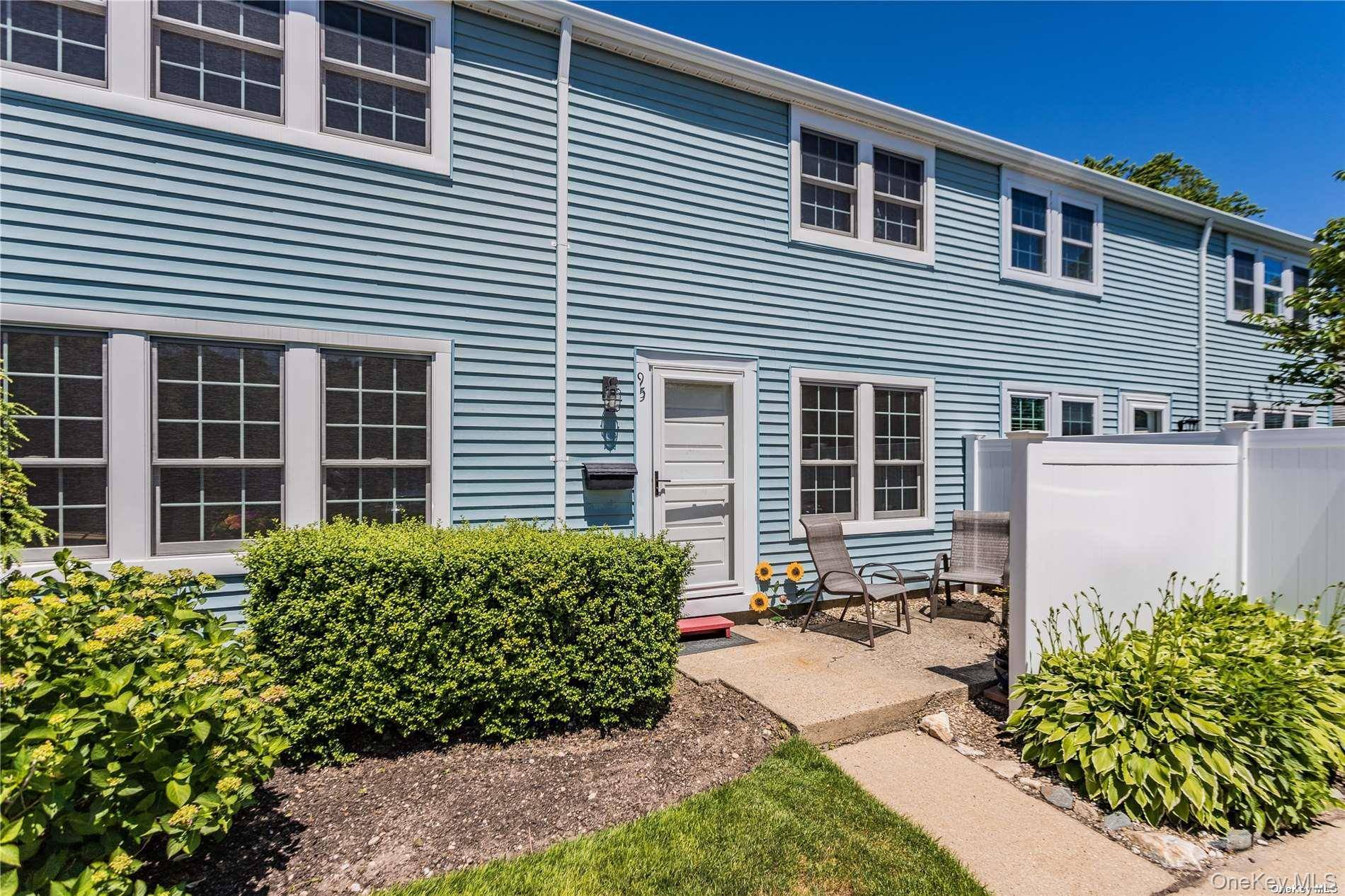 2 Bedroom Home for Sale in Babylon - New York - USA - 2