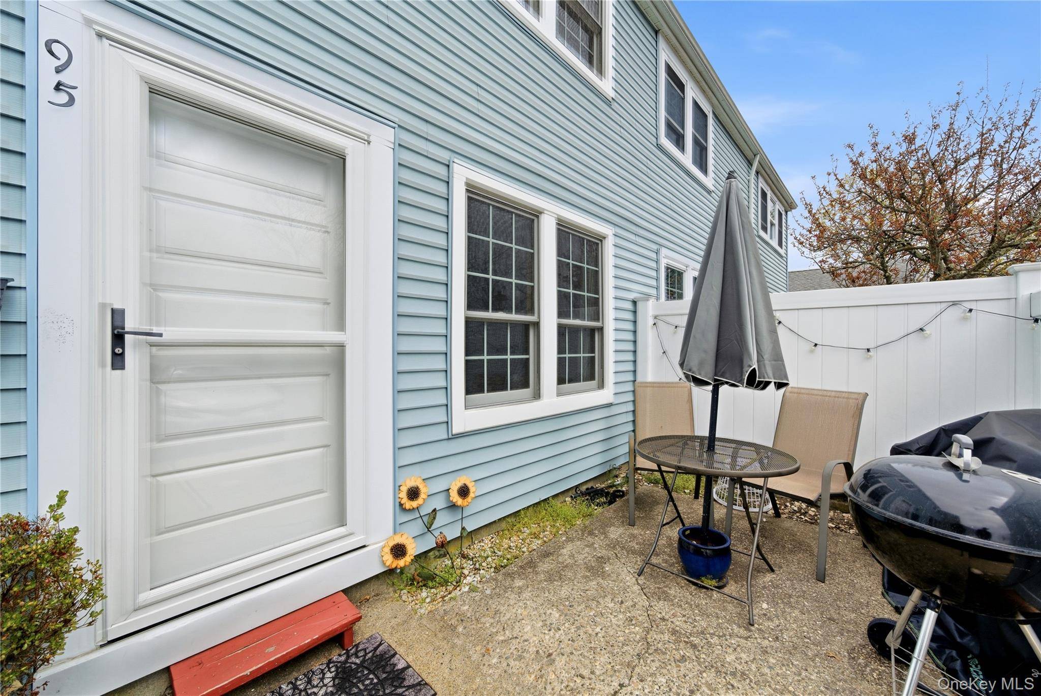2 Bedroom Home for Sale in Babylon - New York - USA - 3