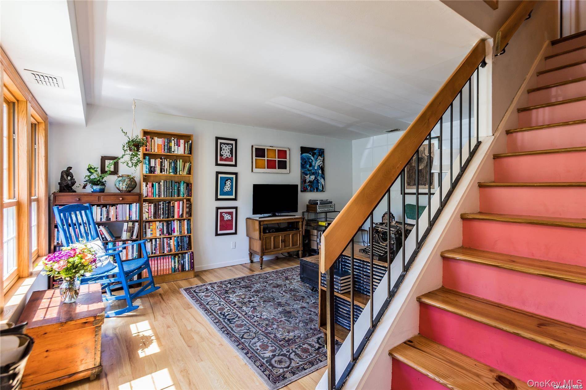 2 Bedroom Home for Sale in Babylon - New York - USA - 5