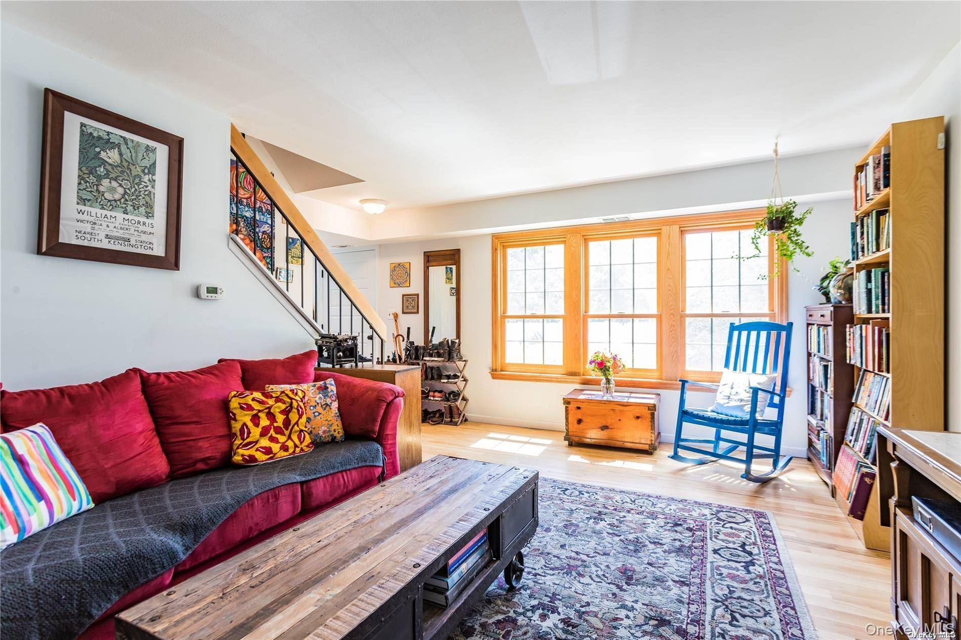 2 Bedroom Home for Sale in Babylon - New York - USA - 8