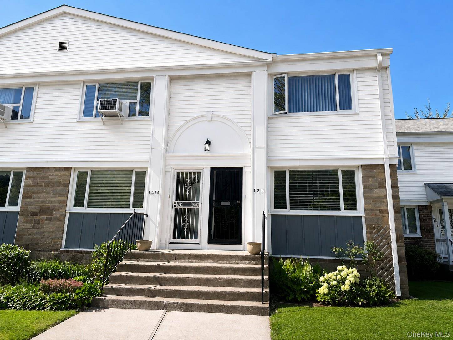 Apartamento com 2 Quartos à Venda em Bayside - Nova Iorque - EUA - 1