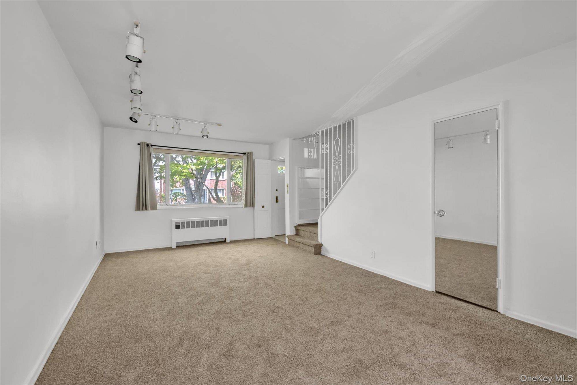 2 Bedroom Home for Sale in Bayside - New York - USA - 3
